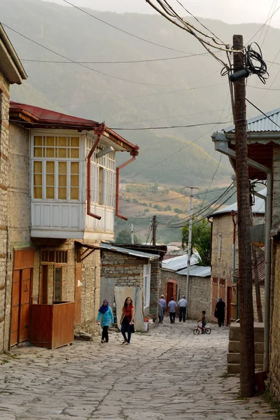 Rua Huseynov, a rua principal da aldeia montanhosa Lahic do Azerbaijão — Fotografia de Stock