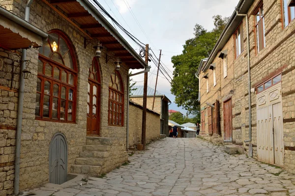 HUSEYNOV street, a fő utcán a Lahic hegyvidéki falu, Azerbajdzsán — Stock Fotó