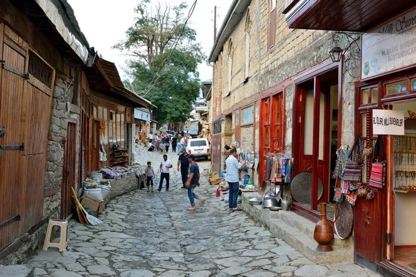 Jalan Huseynov, jalan utama desa pegunungan Lahic Azerbaijan — Stok Foto