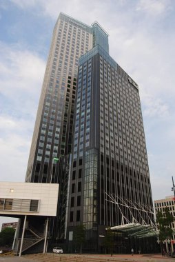 Hollanda'da en yüksek binası Maastoren Rotterdam olduğunu.