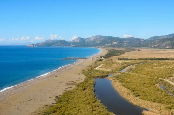 Dalaman Nehri ve Türkiye'de plaj havadan görünümü