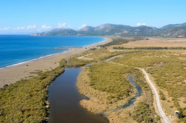 Dalaman Nehri ve Türkiye'de plaj havadan görünümü