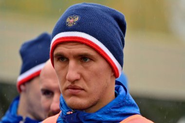 Rus Defender'da Viktor Vasin antrenmandan önce test anne