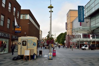 Slough, High Street View tarihi binalar, commerci
