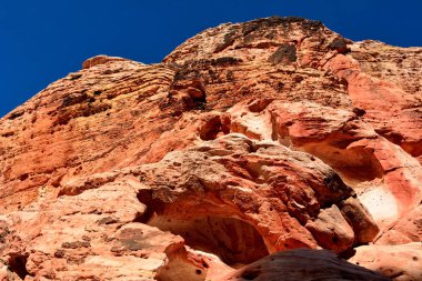 Red Rock Canyon Nevada, ABD kayalar kırmızı boyalı.