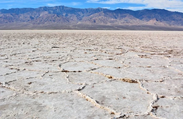 Knallige Salzebenen am Badwater-Becken im Death Valley nat — Stockfoto