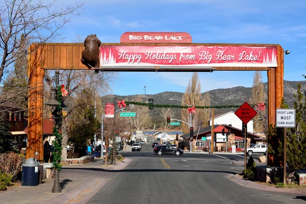 Pine Knot Avenue in Big Bear Lake, California. — Stock Photo, Image