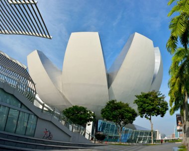 Çiçek şeklindeki Artscience Müzesi Singapur