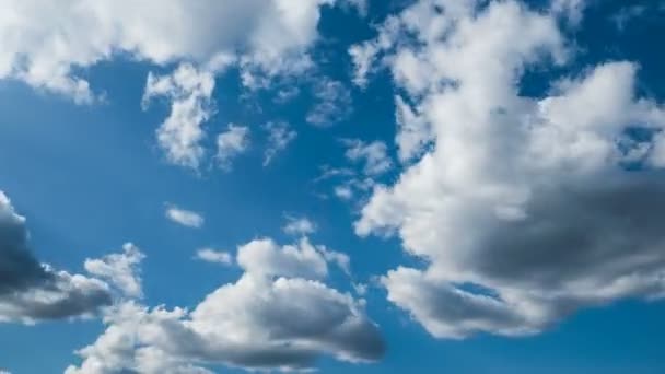 4 k ultra Hd timelapse-mozgó a felhők és a kék ég a nap 