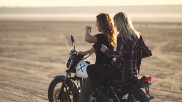 dating a female motorcyclist