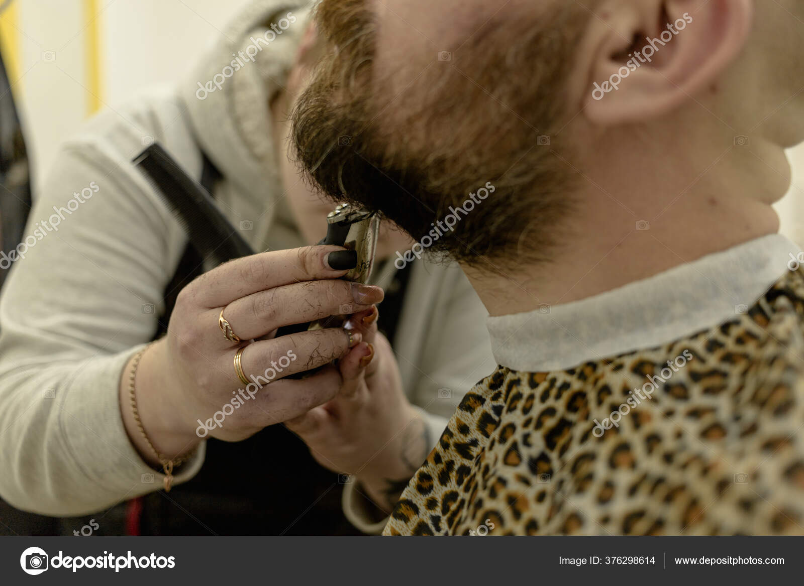 hairdresser beard trimmer