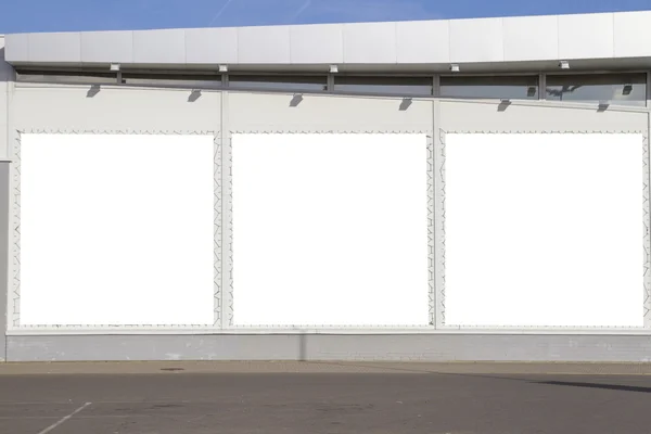 Vysmívat se. Venkovní reklama, prázdné billboardy venku na stěně obchodě nebo supermarketu — Stock fotografie