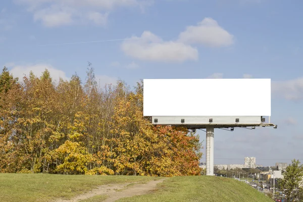 Prepárate. Cartelera en blanco al aire libre, publicidad al aire libre, tablero de información pública en la ciudad — Foto de Stock