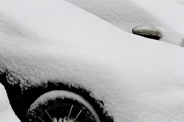 Detail automobilu pod sněhem. — Stock fotografie