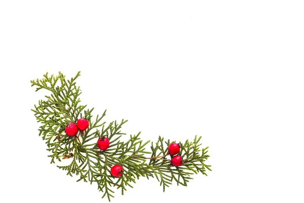 Decorazioni natalizie su sfondo bianco. Vista dall'alto, posizione piatta. Concetto vacanze invernali — Foto Stock
