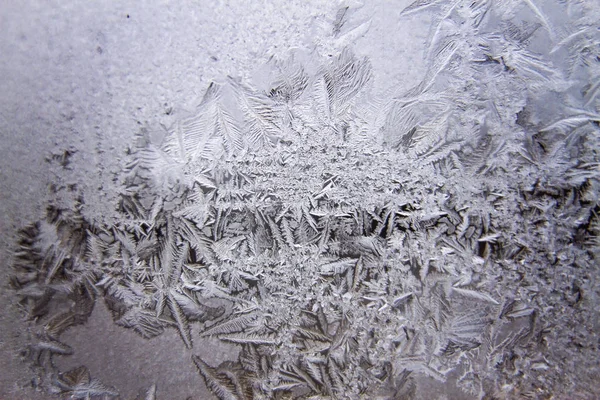 Fondo de invierno con heladas en la ventana . — Foto de Stock