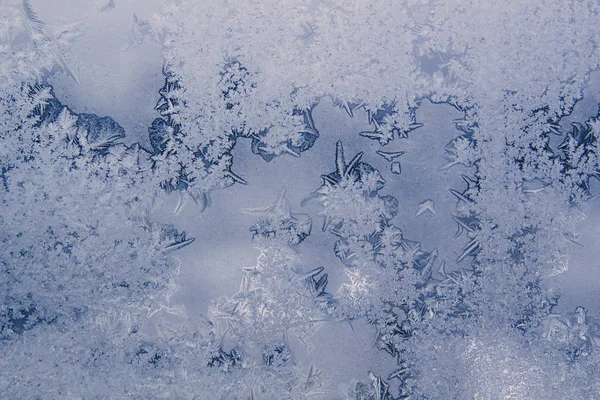 Fondo de invierno con heladas en la ventana . — Foto de Stock