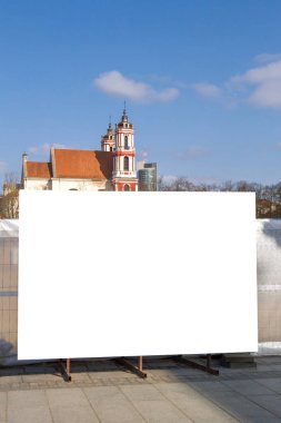 Kadar alay et. Boş billboard açık havada, açık hava reklam, şantiye yakınındaki genel bilgi yönetim kurulu