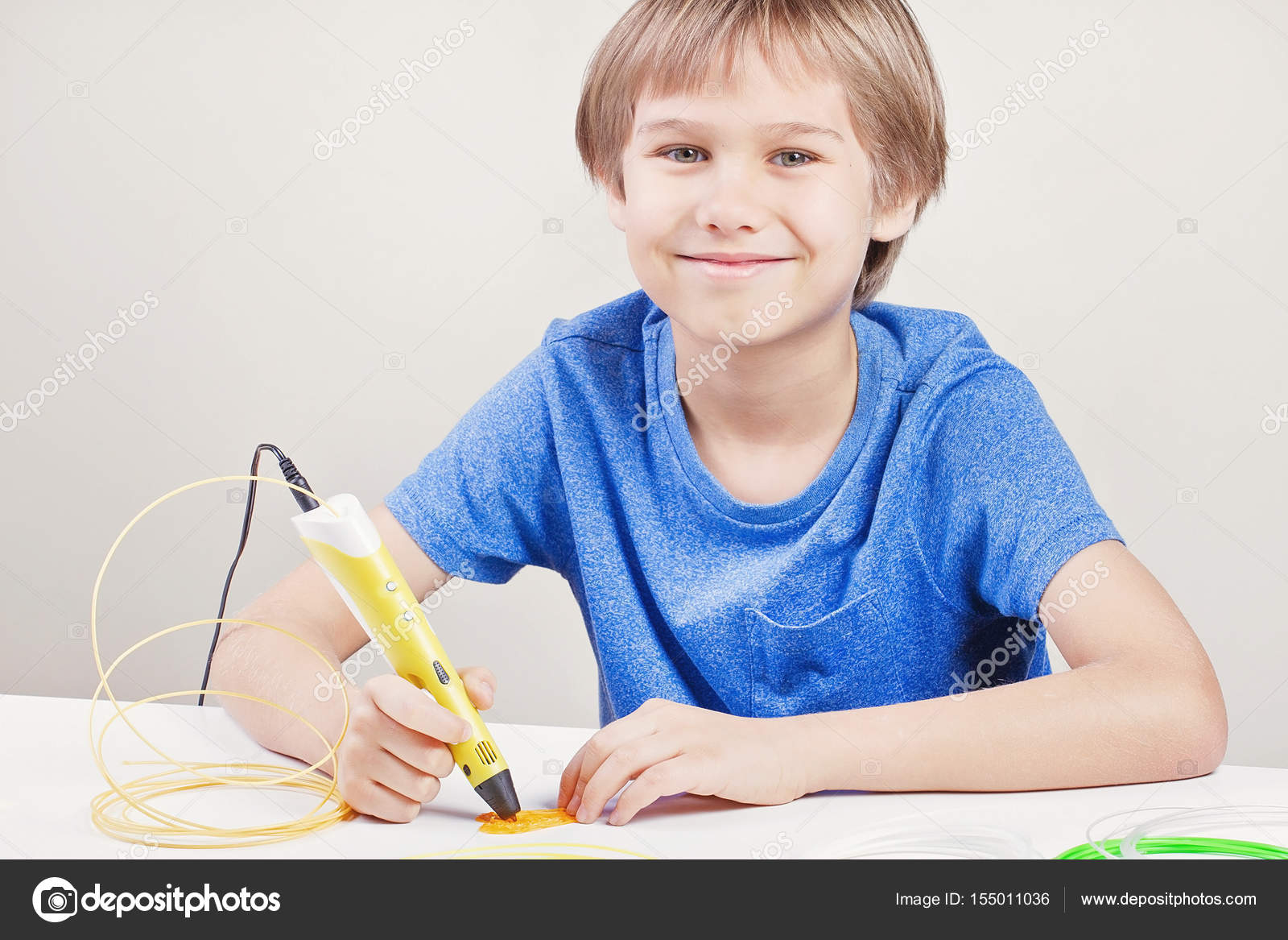 Enfant Avec Stylo 3d Créatif Loisirs Technologie Concept