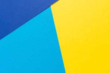 Renkli kağıtlar geometri düz kompozisyon arkaplan sarı ve mavi tonlu