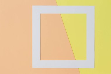 Kopya alanı ile renkli arka plan üzerinde boş beyaz çerçeve.