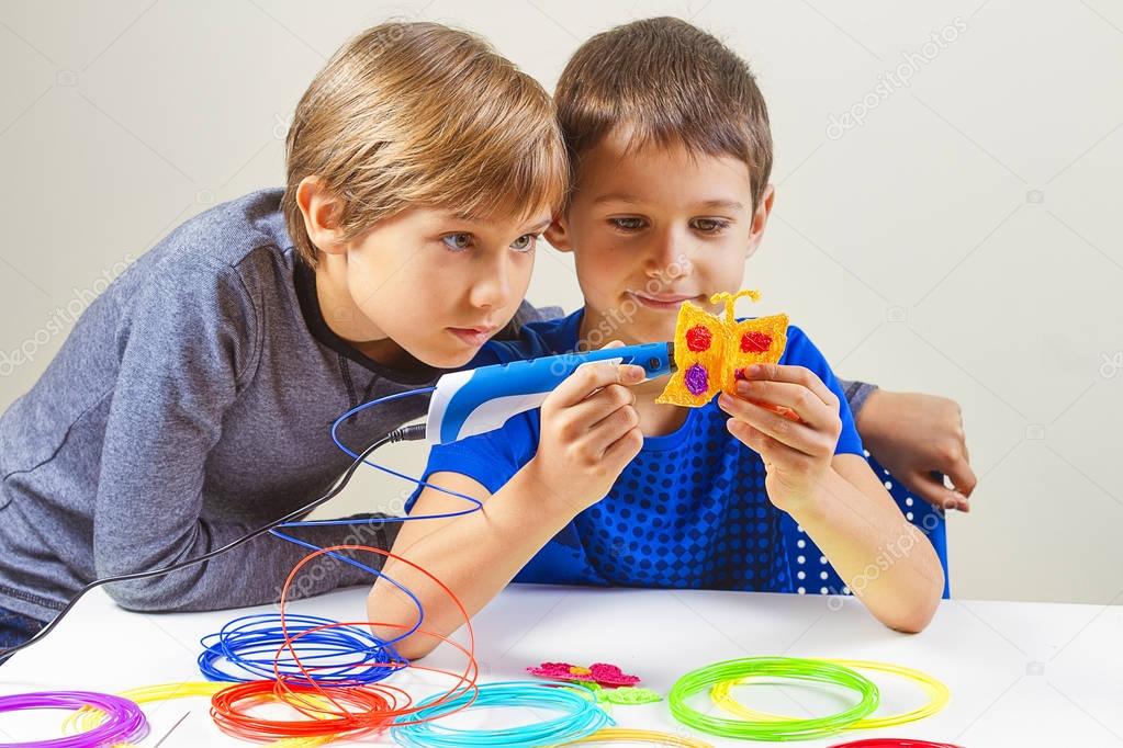 Children creating with 3d printing pen