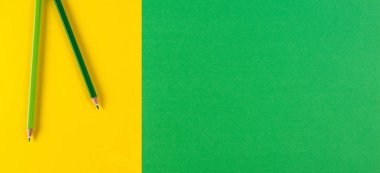 Pastel yeşil ve sarı kontrast zemin üzerine yeşil kalem. En az yaratıcı kavramı.