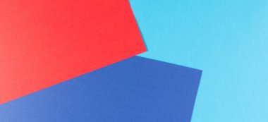 Renk kağıtları geometri düz kompozisyon arka plan kırmızı ve mavi tonlar