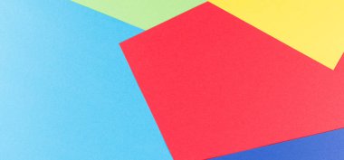 Sarı, yeşil, kırmızı ve mavi tonları ile kağıtları geometri düz kompozisyon arka planını renklendirin