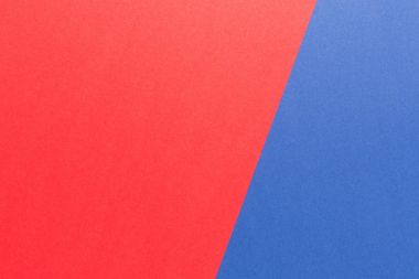 Renk kağıtları geometri düz kompozisyon arka plan kırmızı ve mavi tonlar