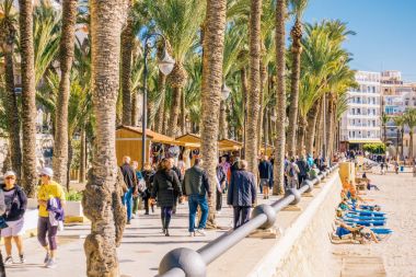 Benidorm, İspanya, 4 Aralık 2017: Benidorm'da Noel pazarı.