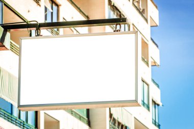 Dikdörtgen şeklinde tabela kadar sahte