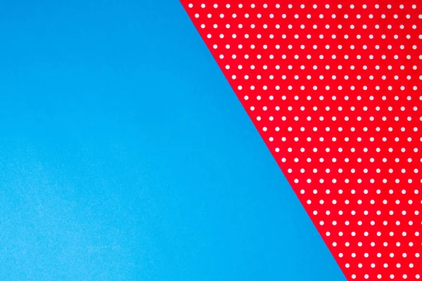 Geometrik mavi ve kırmızı puantiyeli kağıt arka plan.