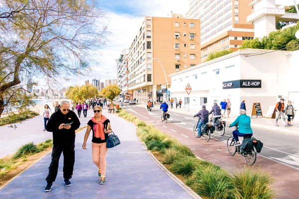 Benidorm, Spain - January 29, 2018: People enjoying holiday in Benidorm, Spain. — Stock Photo, Image