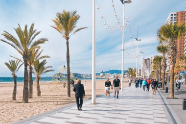 Benidorm, İspanya - 14 Ocak 2018: Benidorm, İspanya tatil keyfini insanlar.