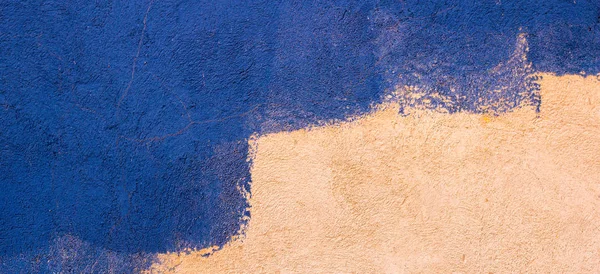 Abstrakt vägg bakgrund. Gammal vägg målad i blå färg — Stockfoto