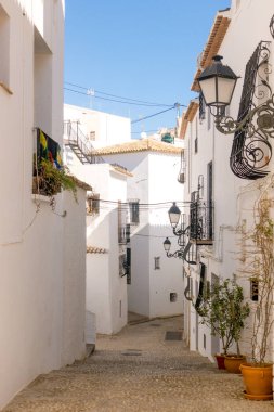 Altea, İspanya'da sokak güzel eski şehre görüntülemek