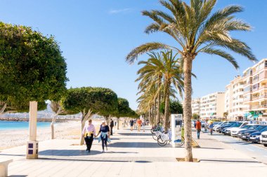 Altea, İspanya - 9 Mart 2018: dolgu mesire Altea, tatil keyfini insanlar. İspanya.