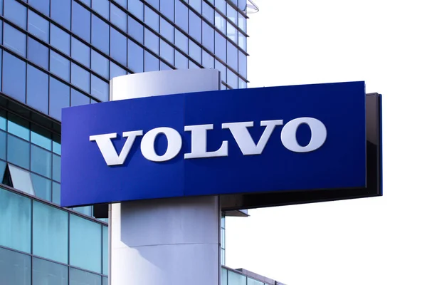 Vilnius, Lithuania- April 12, 2018: Volvo dealership logo. Volvo is a Swedish multinational manufacturing company. — Stock Photo, Image