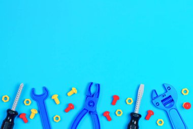 Çocuk oyuncak mavi arka plan, üstten görünüm