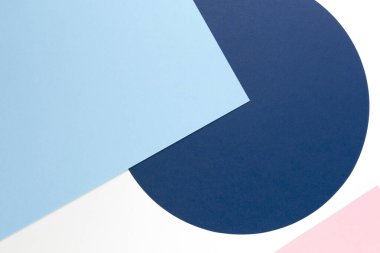 Soyut renkli kağıt dokusu arkaplanı. Minimum geometrik şekiller ve çizgiler beyaz, pastel mavi, açık pembe ve deniz renklerinde.