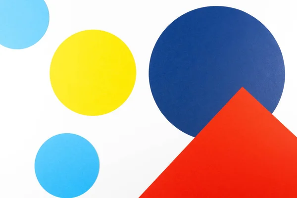 Αφηρημένο χρωματιστό χαρτί υφή φόντο. Γεωμετρικά σχήματα και γραμμές σε παστέλ μπλε, κόκκινο, κίτρινο, navy χρώματα σε λευκό φόντο — Φωτογραφία Αρχείου