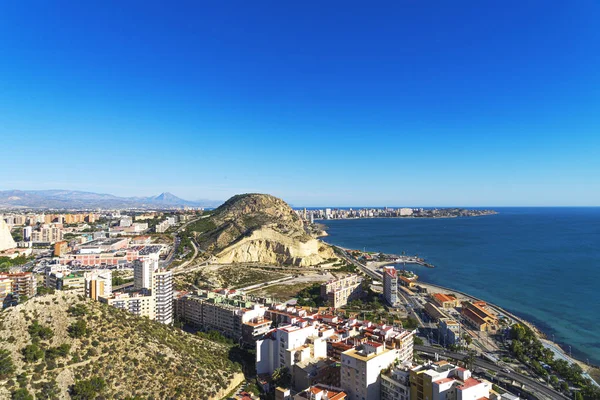 Vista panorámica de la ciudad de Alicante desde el castillo de Santa Barbara, Costa Blanca, España — Foto de Stock