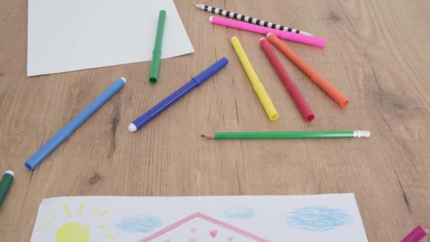 Dibujo con mensaje de inscripción Quédate en casa — Vídeo de stock