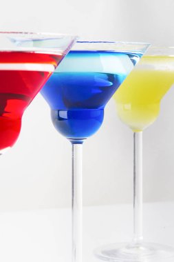 renkli martini kokteyl. 