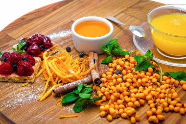 Kızılcık ve turuncu zes çay seti