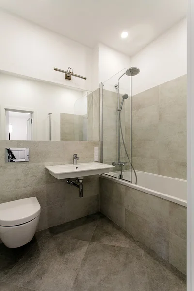 Intérieur d'une salle de bain moderne — Photo