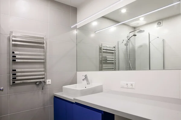 Interior de un baño moderno — Foto de Stock