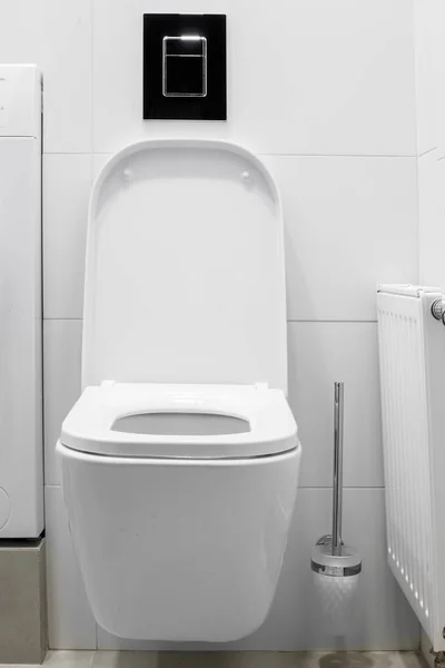 बाथरूममध्ये शौचालय — स्टॉक फोटो, इमेज