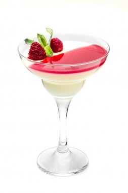 Cam kadeh içinde Panacott İtalyan tatlı